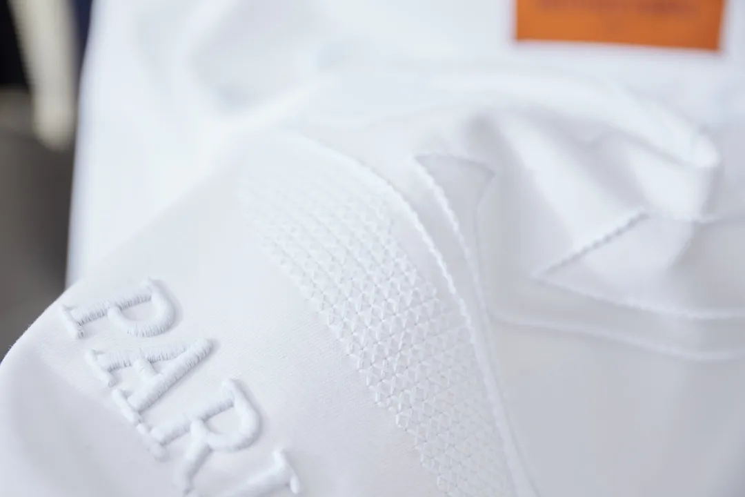 🅿️200 1V 25SS early spring new style short sleeves with embroidered letters, light luxury, a must-have item for daily commuting for men and women, correct version, welcome to compare, detailed features · 320 grams of 100% pure cotton double yarn jersey fabric · Special thickened 32 pieces of double yarn 1X1 thread in the same vat · Imported Tajima machine hollow embroidered letter logo. Ready-made garments are washed to make the embroidery softer · Double-needle sewing and cross-seam technology · Original main mark, washed tag, brand moisture-proof paper packaging Color: black/white Size: S/M/L/XL